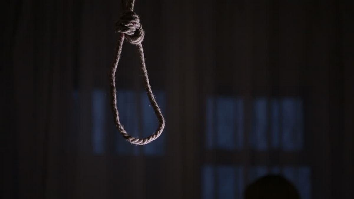 Петля в шее. Верёвка для повешения. Петля для виселицы