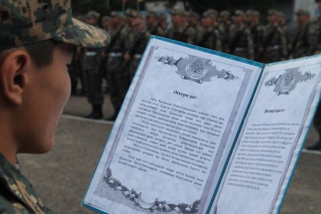 23-февраль ата мекенди коргоо куну. Курсанты военного института. Ант берем. Антпленет муравьиная ферма. Ант берем.