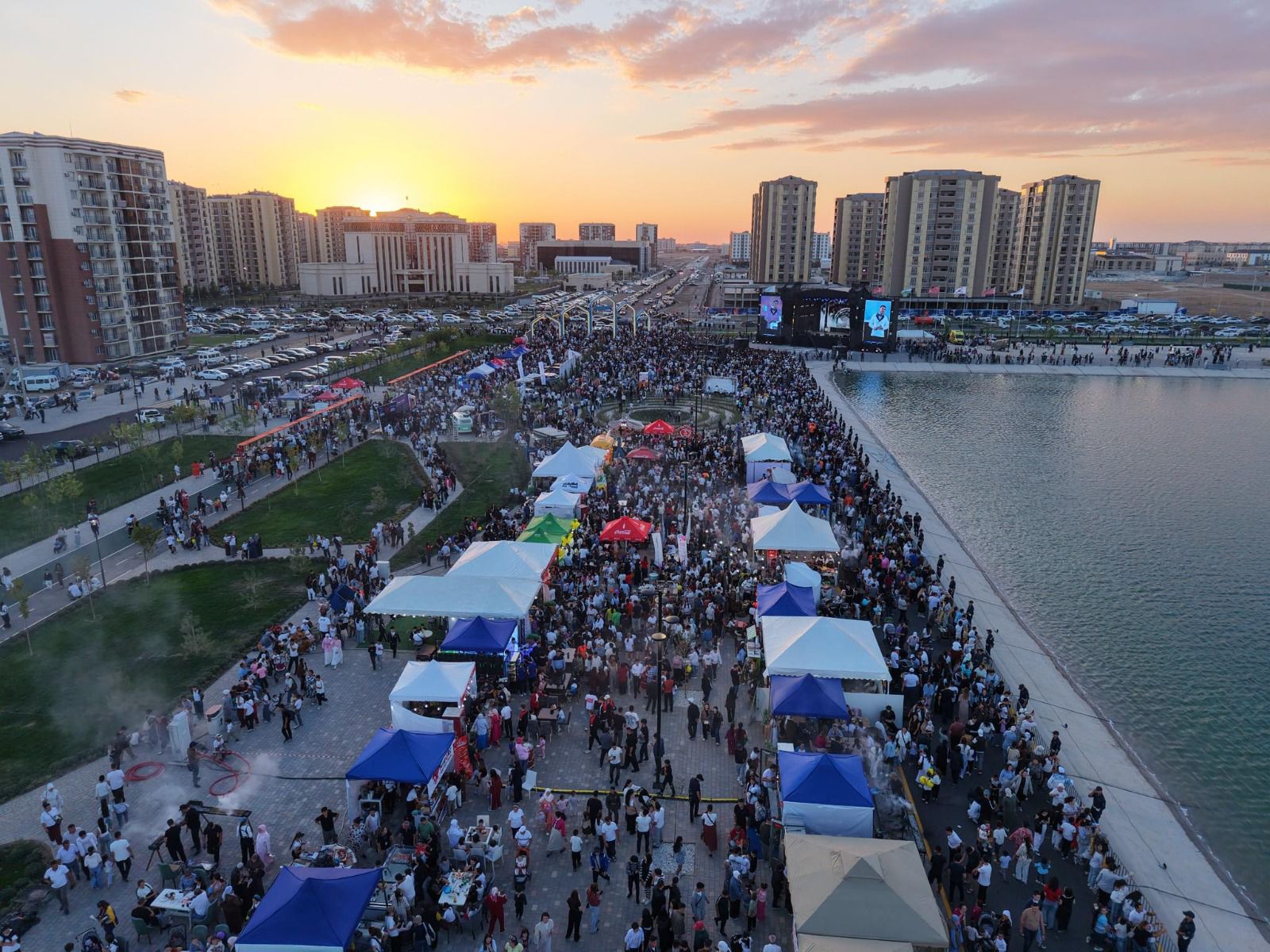 Мен Киевте ақшаға минет жасаймын.